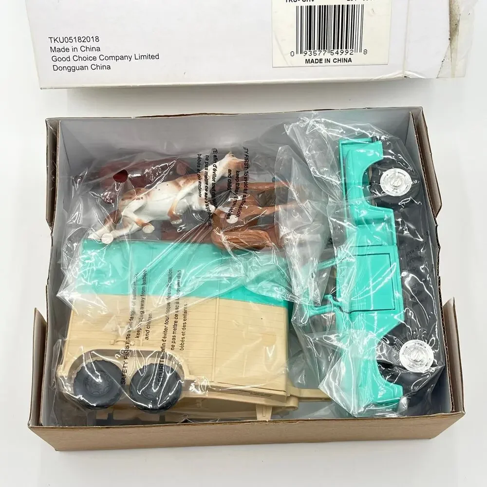 New Ray Country Life 1/32 Diecast 1955 Chevy 3100 Stepside Truck & Horse Trailer